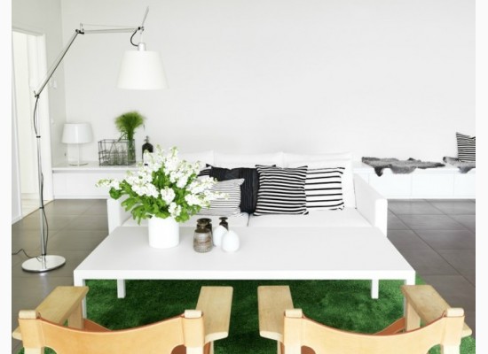 Jednoduchý a čistý obývací pokoj