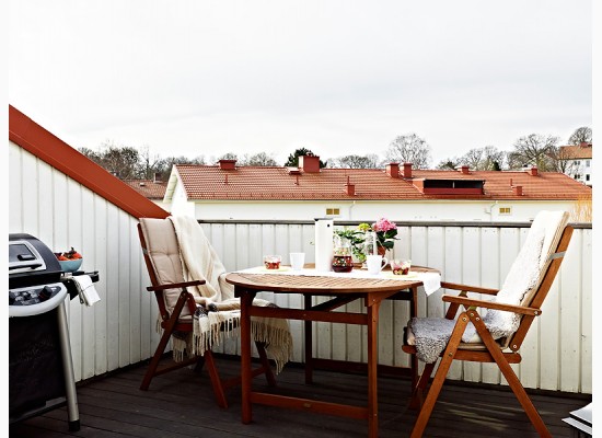 Skandinávská terasa jako stvořená pro grilování 